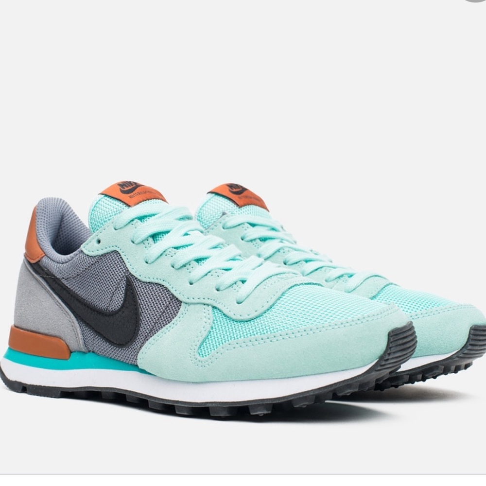 NWOT Nike Womens Internationalist sneaker